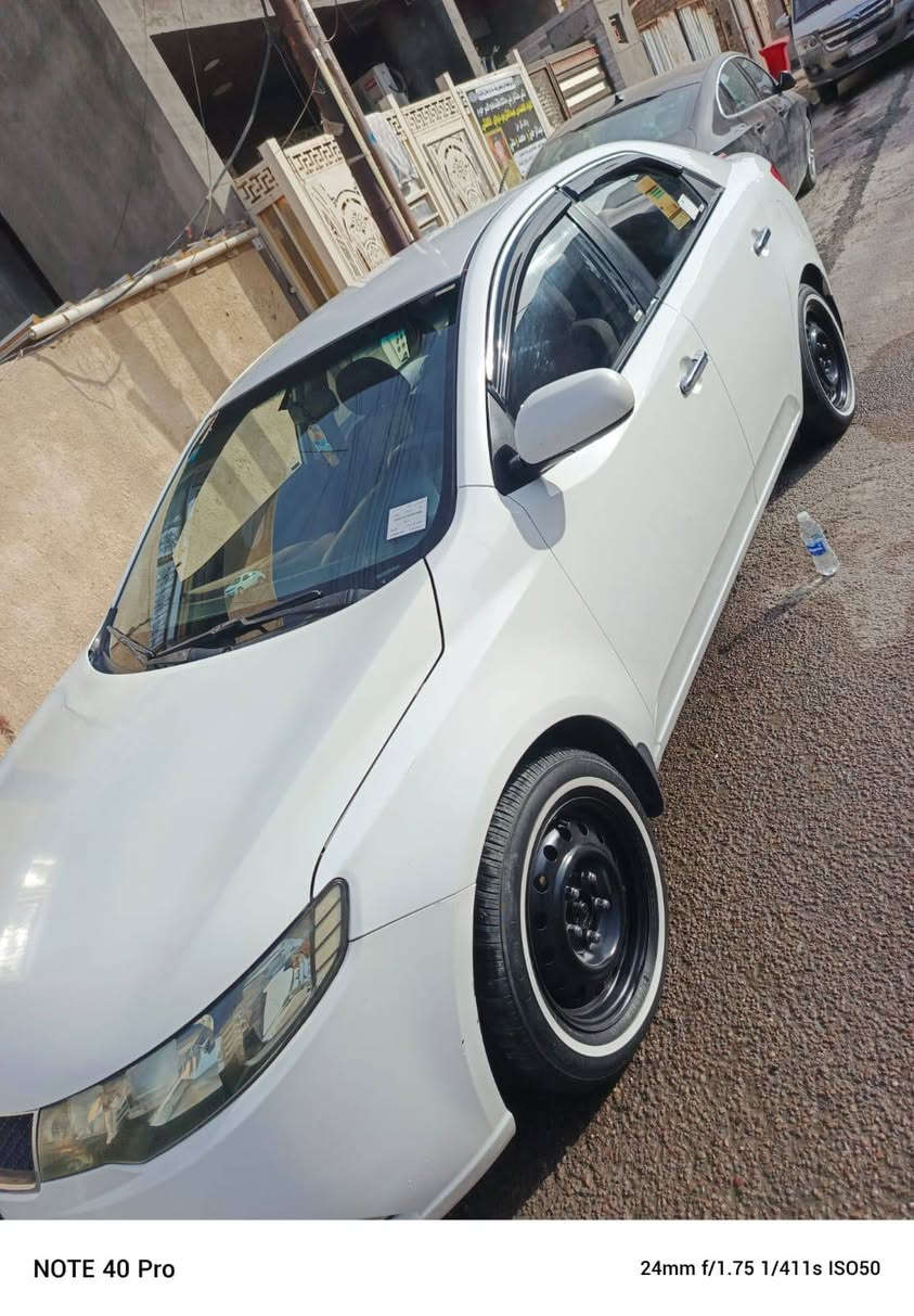 السلام عليكم سياره سيراتو موديل 2010 سياره بسمي وجاهزه من كل النواحي خير من الله صدر امامي خلفي جديد تخم تاير جديد محرك جديد كير جديد سياره ماتصرف عليها ربع دينار  تبريد شغال تتفه شغال تحكم ستيرن مواصفات المعرفه بيها صبغ ربع البنيد مالتها وهلالة الماميه       السعر ٩٥ وبيها مجال بسيط العنوان بغداد  حي التراث
رقم صاحب السياره ***********

ملاحضه 
مكلف بلنشر
