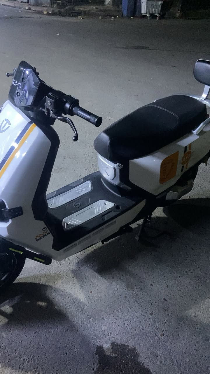 السلام عليكم دراجة ريان وحش الكون دراجة جديدة 
تجي 6 بطاريات كبار مسطرة فول مواصفات سعرها 900 وبيها مجال مكاني بغداد حي العامل رقمي ***********
