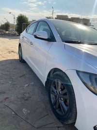 النترا ٢٠١٧ خليجي  مواصفاتها فتحة/ تبريد قطعتين / محرك 2000 دوش  محرك ...