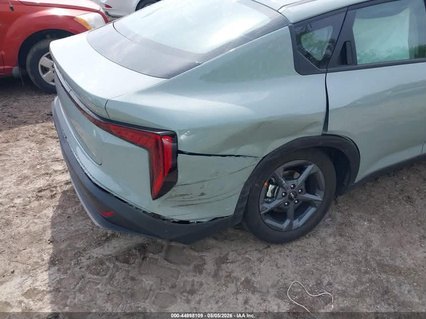 { اعــــــــــــــــــلان 🚗 مــــــــــــــــــــــزاد }

🟢 نوع السيارة : كيا k4 

🟣 الفئة : LXS  

🟢 الموديل : 2026

🟣 يوم المزاد : 2/6/2026 الثلاثاء 
 
🟢 عداد المسافة : 2153 ميل   

🔵 حجم المحرك : 2000   دوش 4 سلندر

🟣 ناقل السرعة : اوتوماتك

🟡 الضرر : كما موضح بالصور 

✅ للمزايدة على السيارة الموجودة في المنشور يرجى الحظور الى المكتب الساعة الرابعة مساءاً لغرض توضيح تكاليف السيارة لحين وصولها الى العراق 

🔵 نتكفل بشراء السيارات لمن لديهم كتاب ذوي الشهداء

✅ مستعد مكتب سمارت لنقل السيارات من المنطقة الحرة الى بغداد وبأسعار نقل وتخليص مناسبة 

🟢 نقل السيارات الى الامارات وتصليحها ونقلها الى اقليم كردستان 

     
                               عنوان المكتب 🚕

          بغداد - الصليخ - خلف نادي الصليخ الرياضي
  
              ☎️ للأستفسار يرجى الاتصال على الرقم 
 
                            *********** 📞
