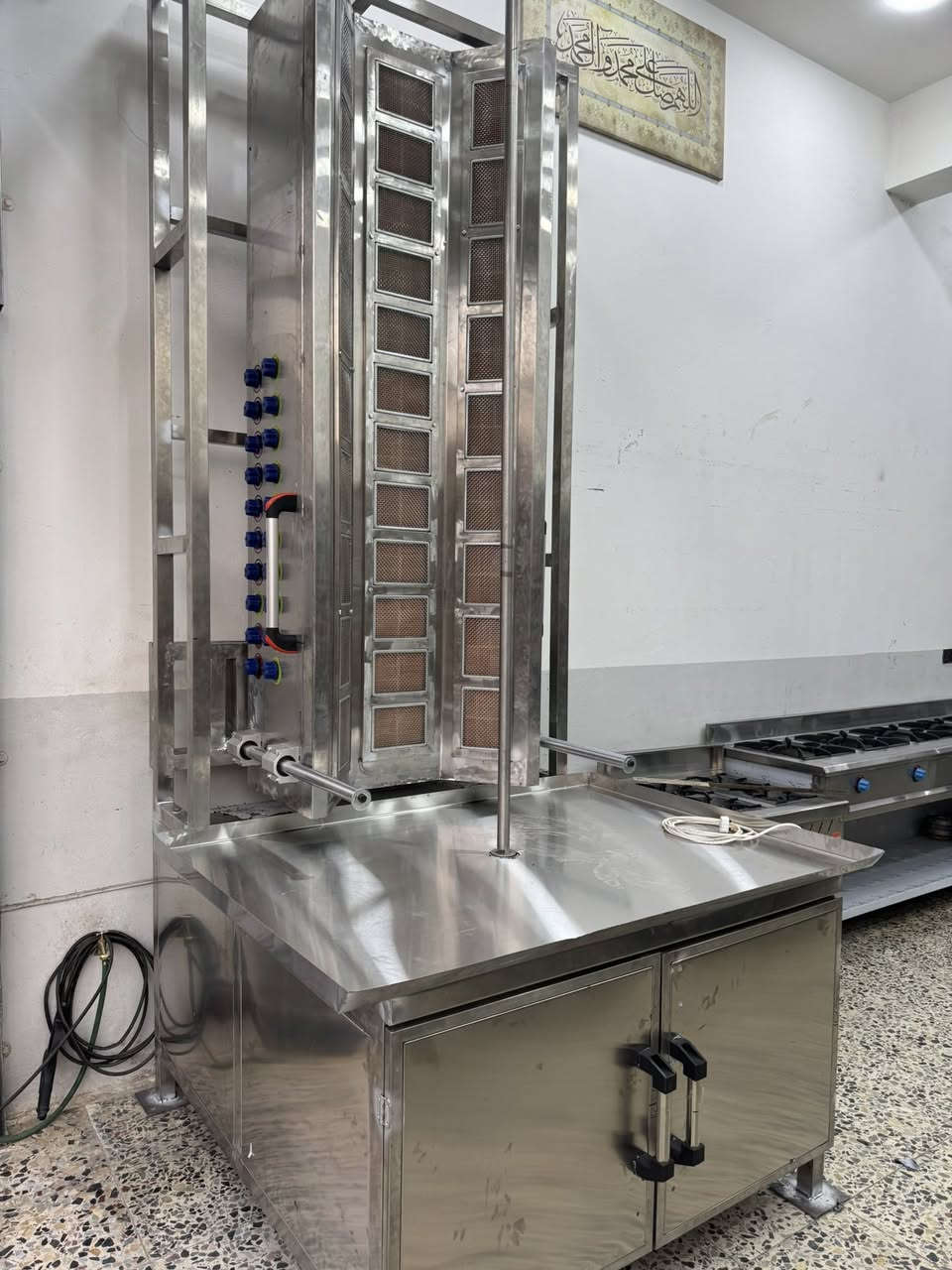 معمل ومعرض حماده التركي 
لتجهيز جميع مستلزمات المطاعم والمواكب والافران
بغداد العلاوي شارع 6 مجاور مطعم النوار
***********.        ***********
                   شواية كص 30حراق فرنسي  بمواصفات عالمية
            اطلب وادلل ماعليك بس اتصل
