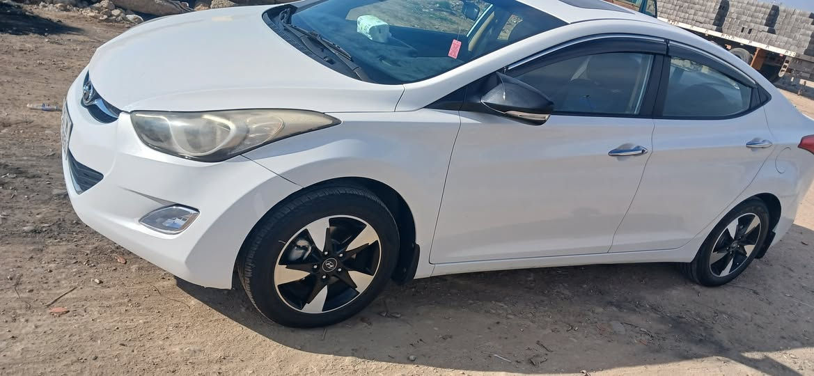 السلام عليكم البيع الانتره خليجي ٢٠١٤ مكفوله من الصبغ و عليه ادامه كامله تخم تاير او صدر امامي خلفي تبريد ثلج ،،   ٤ دسك سياره جاهزه ***********
