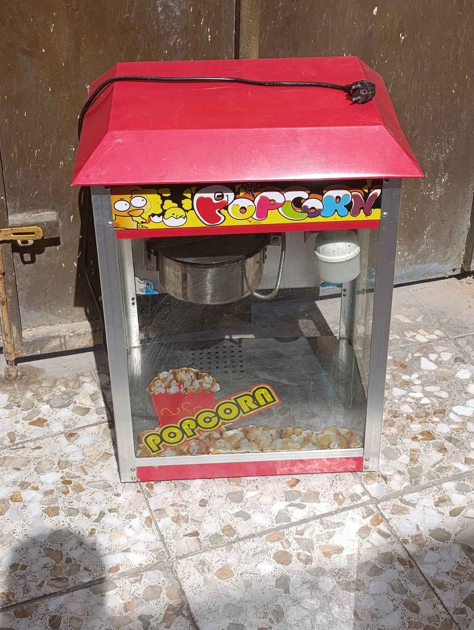 مكينه شاميه شغاله على فحص
سعر ٧٥ وبي مجال 
مكان بياع حي العامل 
***********
