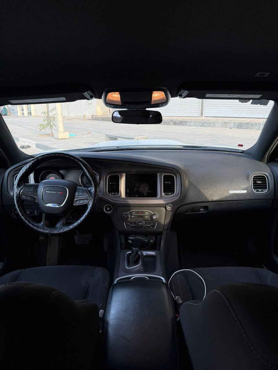 جارجر 2023 sxt نضيفة
 رقم بصرة باسمي حره مواصفات sxt معروفه 
حادث السياره بجم جامغين وبنيد ولباب بجانب السايق مرشوش كلير فقط 
نضيفه السياره ماشيه ال 55 الف ميل مكاني بلبصره
رقم صاحب سيارة ***********
