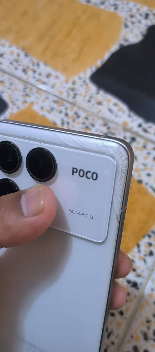 بوكو F6 pro
ذاكرة 512_24
الجهاز نضيف بس هذا الفطر الي بل ظهر ما مئثر
بوبجي وباقي الالعاب 120فريم 
ملحقات شاحنة 120+حافضات 2
السعر 375وبي مجال للشراي 
واذا اكو مراوس بجهاز اعلا وانطي فرق


**إذا كنت صاحب هذا الإعلان وتريد حذفه لأي سبب، رجاءا أرسل رسالة إلى الدعم الفني**