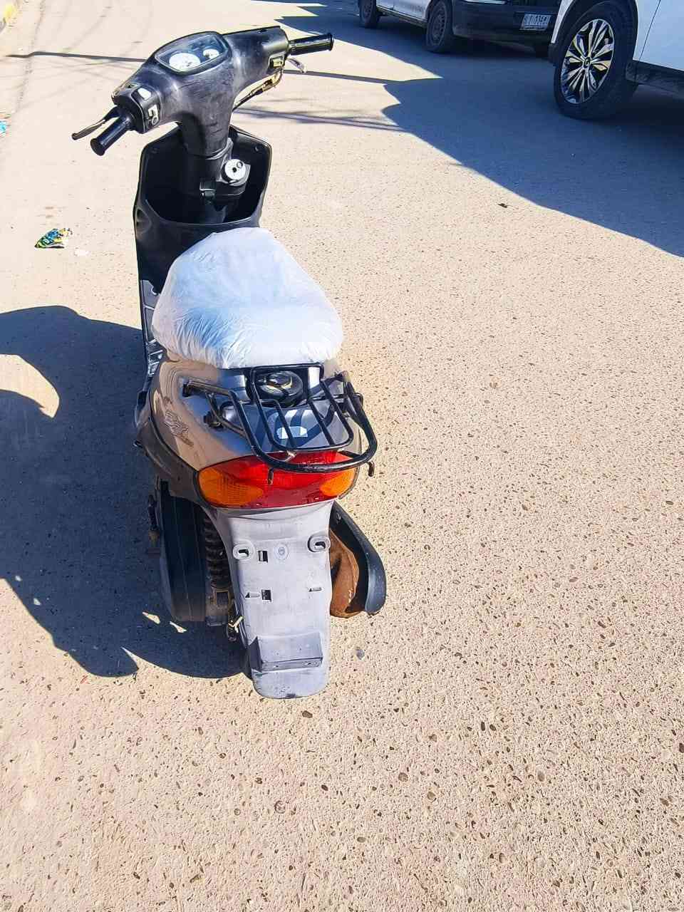 السلام عليكم بيجي للبيع شغاله سلف هندر كهربائيات كله شغاله مانقصه شي مو تجي ادكلي شنو نقصه ملاح شوفت عينك السعر ٣٥٠ رقمي***********
