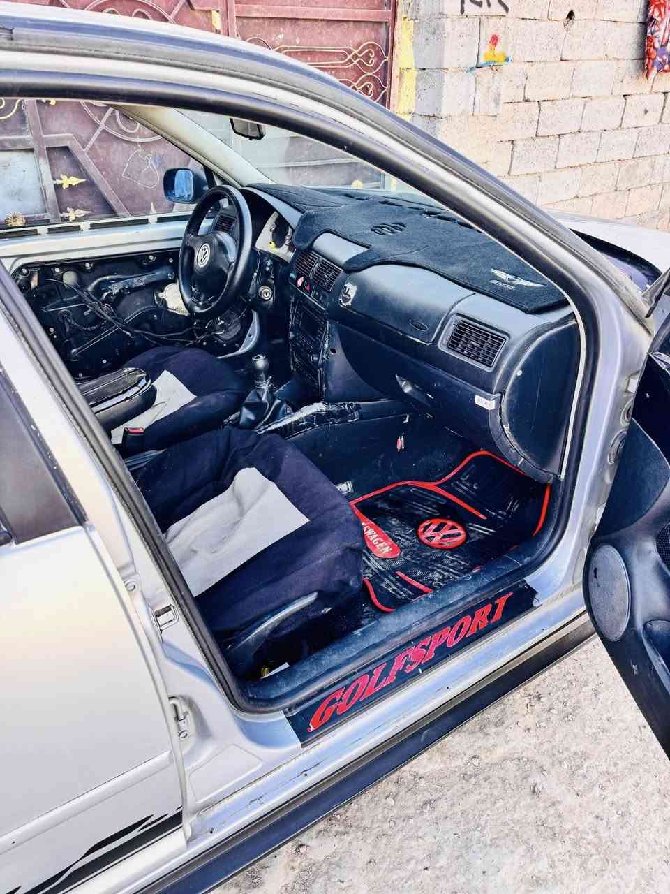 كولف نفخ
موديل 1999
كير عادي 
محرك 2000 
مصبوغه عام للجماليه 
مكانهه بغداد تقاطع النهروان
سعر  45 روقه
رقم تليفون ***********
