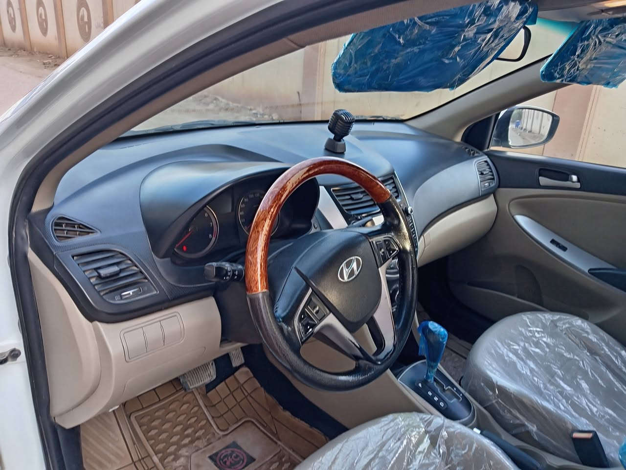 سلام عليكم اكسنت خليجي
مكفوله من الفتح الصبغ والتبديل
موديل ١٥
مكينه ١٦٠٠
فول. فتحه ويل كروم لايت لد
اربعه دسك كامره اصل
السعر ١١٥ وبيه مجال قليل
***********
كوفه العباسيه
