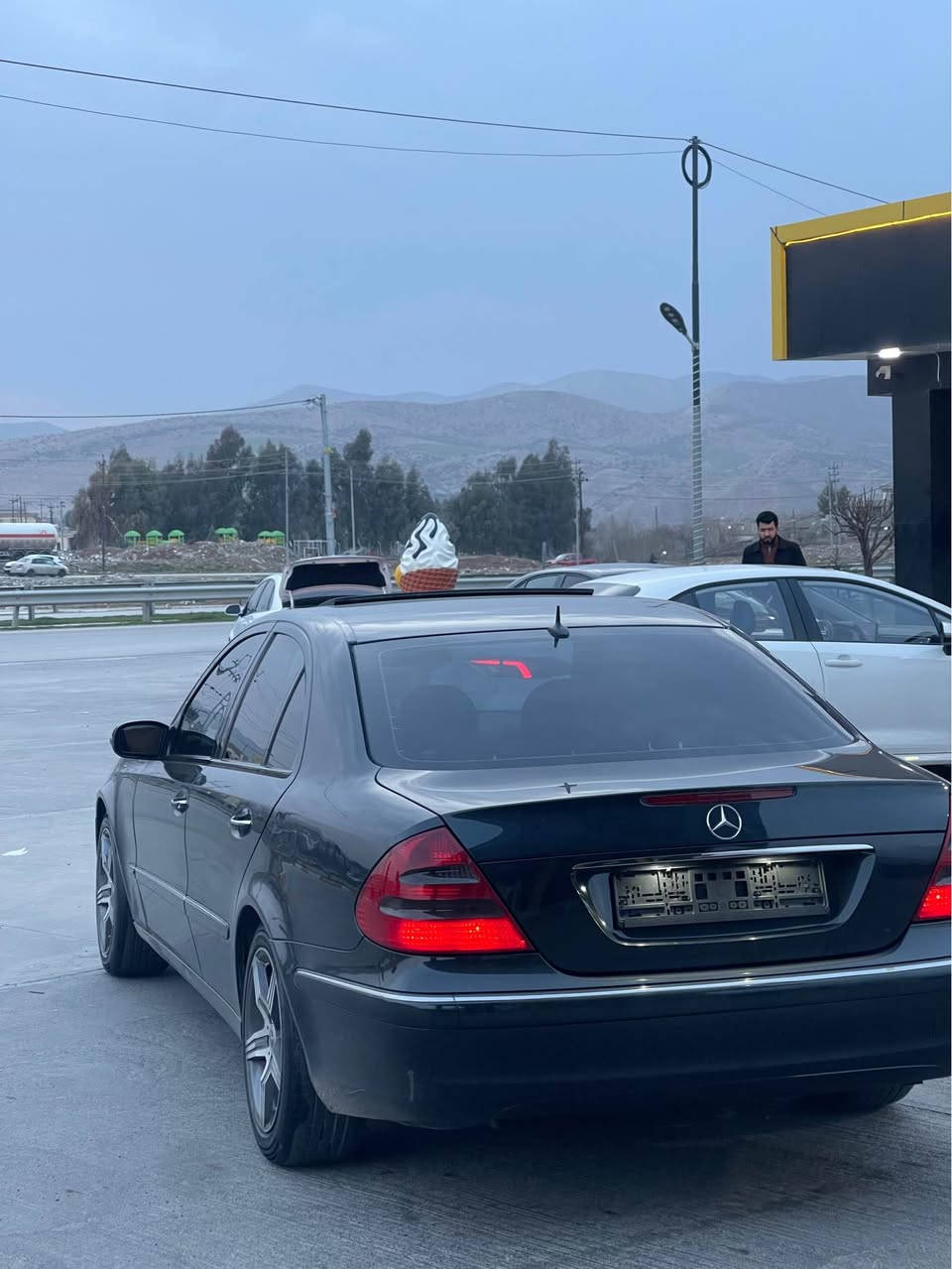 E class2004 (320)
مارسيدس بينز 
مؤديل2004 
حجمى مه كينه (320)
سياره ئه و روپيه 
نمونه له جوانى بي ده حمو ليدران 
سبوخ سه خفو حيزام به شه رت  
گيرو و مه كينه و كارباي به شه رت 
سيلات پيشو بشت حساس  
بيلاد ده بل حادي مه رخوب
منفيس ئه سلاي له گه له 
سيرفز كامل كراوه 
سحرى خوار هه موو بازار (70$) مجاليكي برايانه 
سه وداش ئه كه م له سه ر دل گرتن 
***********
*********** أربيل, العراق
