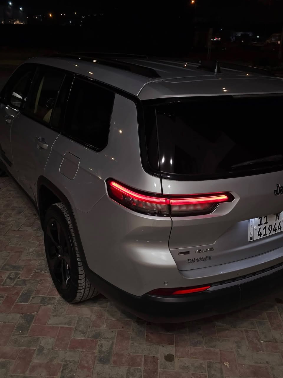 رقم بغداد دولي
🌍 الوارد:امريكي دعامية خلفية + صندوك + دعامية امامي بدون ايرباك 
👥 عدد المقاعد: 7 راكب

🔧 المواصفات الفنية

1-محرك V6 سعة 3.6 لتر

2-ناقل حركة أوتوماتيك 8 سرعات

‎🚦 أنظمة القيادة والذكاء
✔ قيادة شبه ذاتية
✔ تثبيت سرعة ذكي (Adaptive Cruise Control)
✔ تحديد المسار
✔ تحذير الخروج عن المسار + تصحيح تلقائي
🛡️ السلامة والمساعدة

✔ كاميرات 360 درجة

✔ حساسات خلفية 

✔ مراقبة النقطة العمياء
✔ فرامل تلقائية للطوارئ
✔ مساعد الركن الأوتوماتيكي
🛋️ الداخلية والفخامة
✨ تدفئة وتبريد للمقاعد الأمامية والخلفية
✨ تدفئة المقود
✨ إنارة محيطية داخلية متعددة الألوان
✨ مراية وسطية كاميرا رقمية
✨ مرايا جانبية ووسطية تعتيم أوتوماتيك

📱 التقنيات

🔑 دخول ذكي

🚀 تشغيل عن بعد

🖐️ بصمات أبواب 

📺 شاشة وسطية كبيرة Uconnect

🎵 نظام صوت فاخر McIntosh

📱 Apple CarPlay & Android Auto

📶 Wi-Fi / Bluetooth / USB

🎨 الخارجية
🤍 لون السيارة: سلفر 

320

بغداد 
#للستفسار ***********
