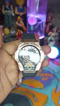 ساعة • للبيع