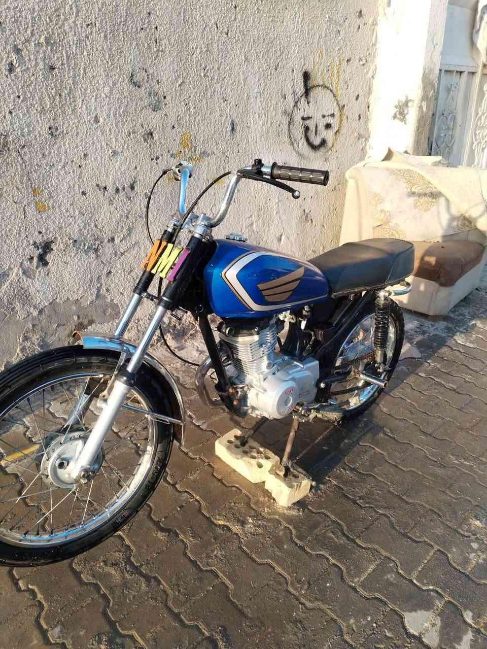 السلام عليكم دراجه اربع كير سكنر شاصي موديل 21 مكينه موديل 23تايكر اصلي  مامفتوحه دراجه نضيفه وماعايزه شي  سعر خاص ***********
