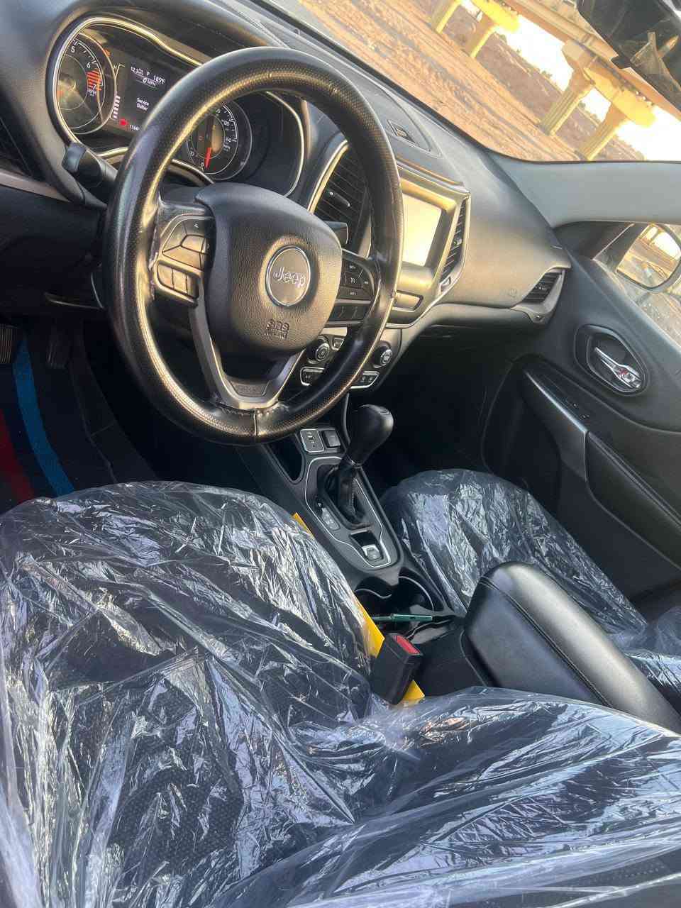 جيب بزون 19 رقم نكليزي الجديد سنويه 31 حره تحويل مباشر باي محافظه تتحول سياره جديده كلش جاهزه الف ماتصرف عليه كير مكينه حداده تبريد ثلج كله كفاله حادثه جملغ وبنيد ورشه بل باب  ‏‪***********‬‏ السعر 100 سعره مناسب كلش
