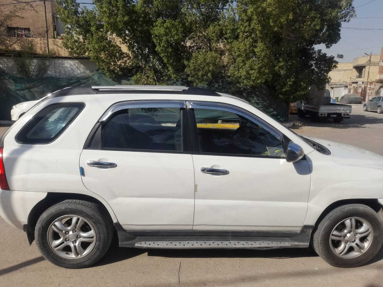 السلام عليكم من رخصت مدير الكروب عندي سياره كيا سبورتاج للبيع السعر ٩٥ وبيهة مجال موديل ٢٠٠٦ ستة اسلندر حدادية وسط المكينة بحالة جيدة رقم بغداد سنوية بأسمي للإستفسار ***********
