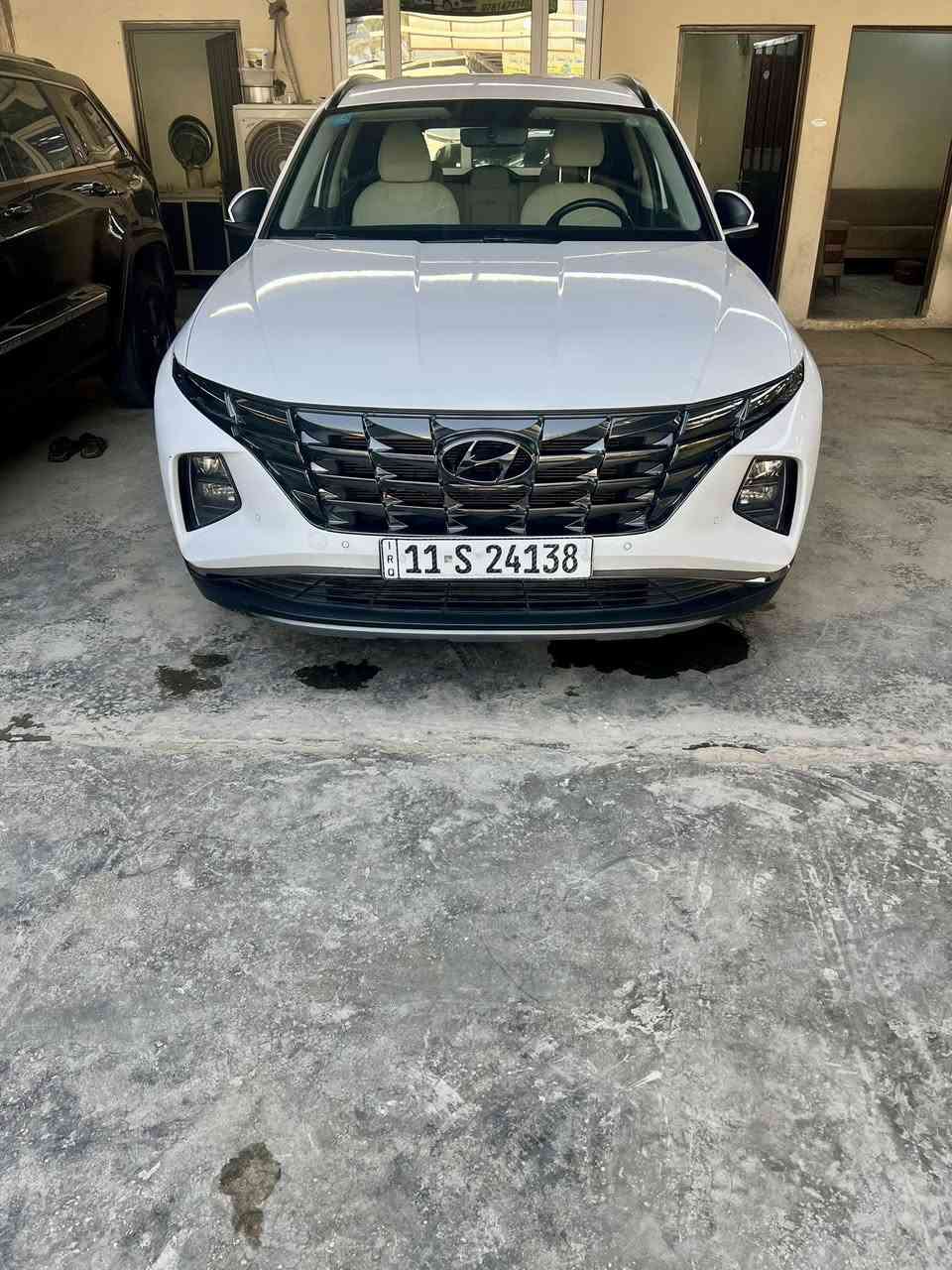 السلام عليكم توسان موديل 2024 خليجيه 
السياره كفاله عامه معروفه مواصفات ال 2024 فووووووول للأخير كشنات كهربائيه بصمه تشغيل عن بعد بيه اهواي مواصفات 
ماشيه45 الف زيرو على الشركه 
رقم بغداد الجديد 
سعره السيارة بلاش وبلعافيه الي ياخذه الف عافيه 
سعر 215 وبيه مجال للطيبين 
اي استفسار *********** غيث الحميري حيااااااااكم الله
