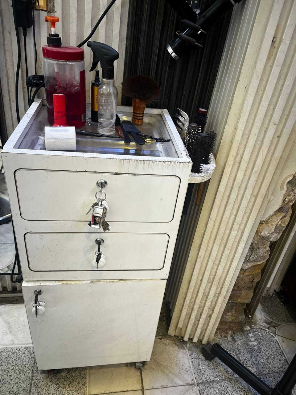 سلام عليكم عندي ذني الغراض البيع مستعمل مكاني بغداد هاي رقمي اي استفسار ***********
