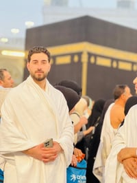 على بركة لله تعالى نستلم اسماء حج بالانابة للمتوفي والعاجزين مع مقطع ف...