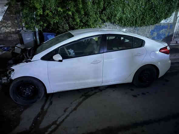 السلام عليكم فورتي 2016 رقم بغداد بيهة حادث 
مكينه شغاله السعر 68 العنوان بغداد الدوره ابودشير

‭0773 795 5709‬
