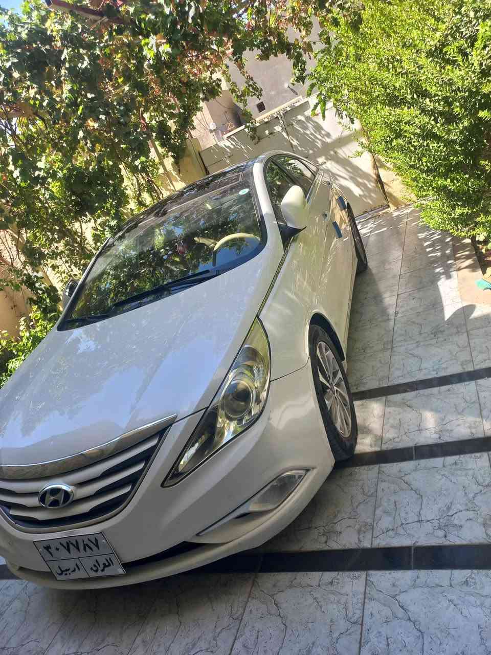 سوناتا خليجي ٢٠١٣ تخم تاير جديد بهذا الويل الاسود وعندي مالته ويل كروم  هو والتاير اختار واحد اخذ منهم تبريد ثلج حدادية جيد رقم اربيل سنوية منتهية ماشية ١٦٩ بيه قطعة صبغ وحده *********** السعر ١١٩
