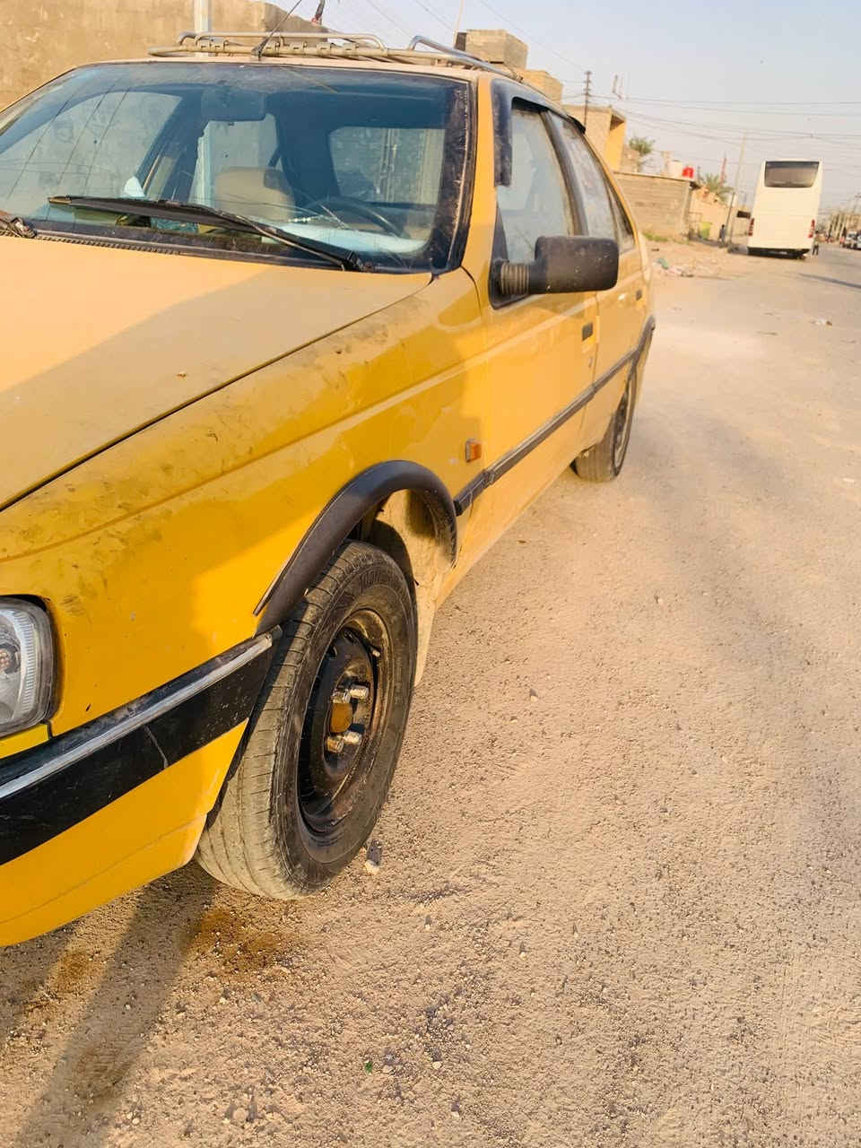 السلام عليكم
بيجو روى ٢٠٠٩ 
رقم بغداد انكليزي جديد سنوية ٢٠٣٠
ما بيها ضربة
نصبتها تخبل ✓
نظيفة كلش ✓
تبريد ثلج ✓
تدفة✓
كهربائيات شغالة✓
منظومة بانزين جديدة✓
نوزل بلك فيت بم كلاص✓
منظومة مي جديدة ✓
حماوة ربع واقل✓
غرفة جديدة ✓
حدادية ٨٠ بالمية✓
بس المكينة كايمة ×
عارضها ب ١٨ وبيها مجال بسيط
مكاني بغداد حي اور 
للاستفسار 
***********
