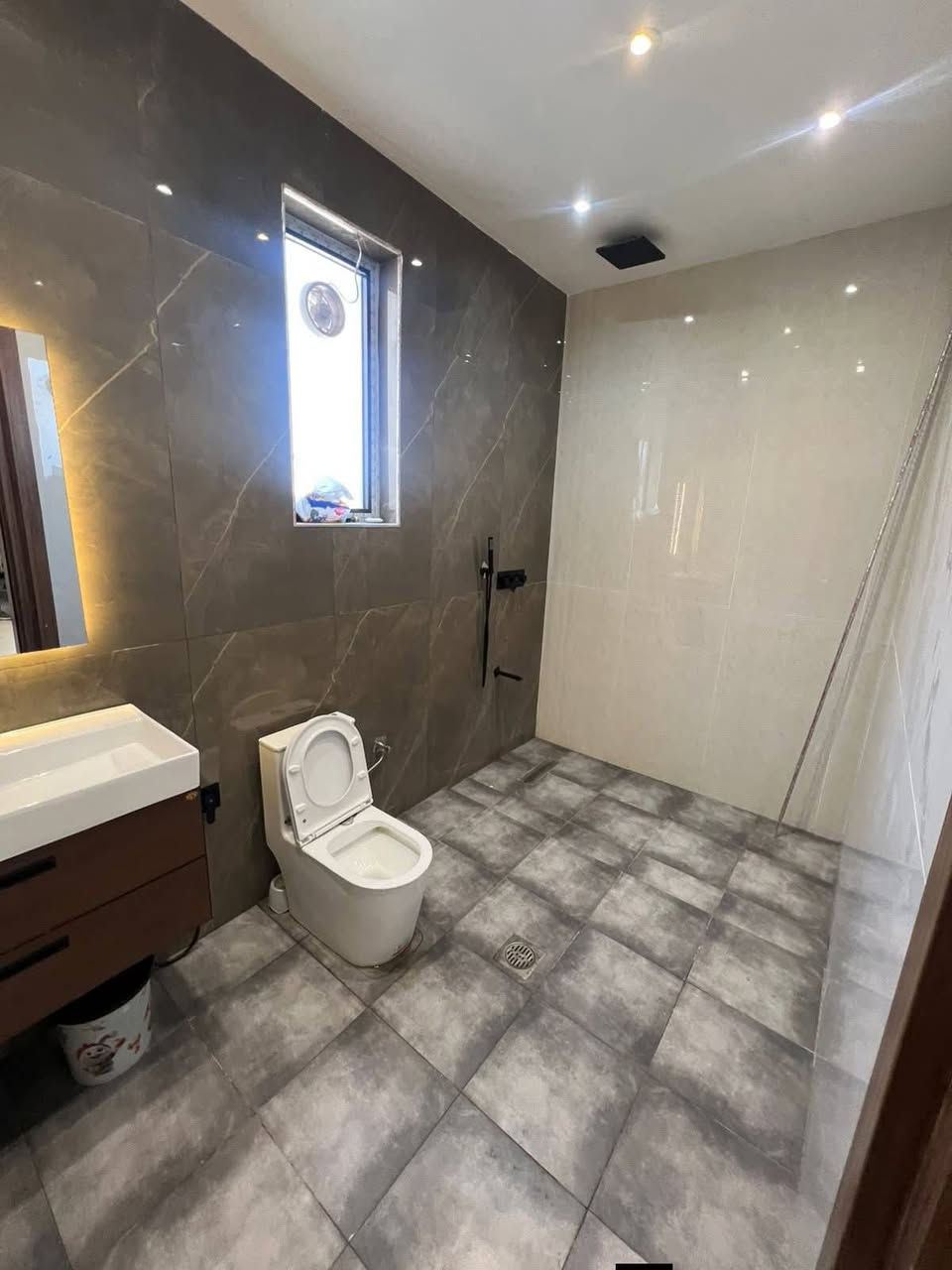 🏡 دار للبيع – فرصة ما تتعوض
✔️ يصلح نقد أو بالأقساط
📍 الموقع: مقابل مجمع البدور مباشرة (بالمربع الذهبي)
⏱ يبعد فقط 5 دقائق عن تقاطع العامرية
🔹 نوع العقار: طابو صرف مع سند رسمي
🔹 جميع الخدمات متوفرة (ماء، كهرباء، مجاري)
🔹 موقع مميز للسكن والاستثمار
📅 الزيارة متاحة يومياً
❌ ما عدا يوم الجمعة عطلة
📞 للتواصل والاستفسار:
***********
