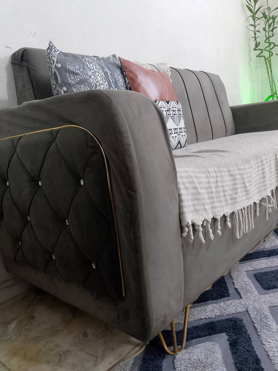 السلام عليكم تخم 8 مقاعد مستعمل نضيف رايد 225 وبي مجال مكاني الاسكان قريب على المنصور  رقم ***********
