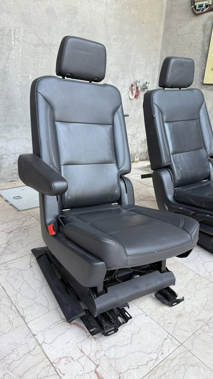 السلام عليكم كراسي تاهو ملكي موديل 2024 للبيع نظافه 100‎%‎ السعر 250 دولار
***********
