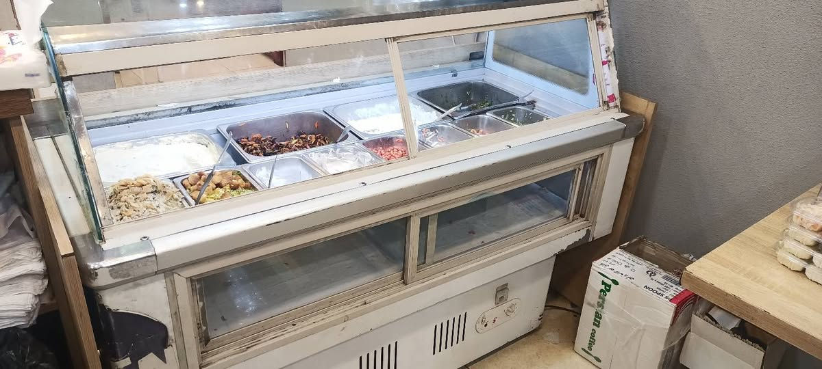 السلام عليكم
عارضة مقبلات للبيع 14 بلانك
ناقصهة بس غاز 
السعر 300
الاستفسار ***********
