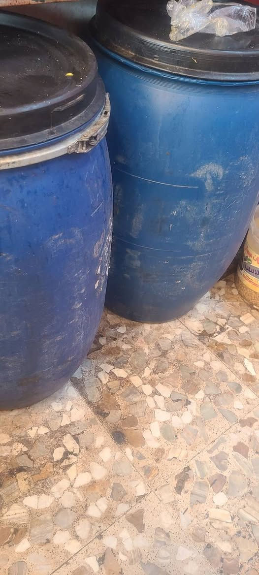 براميل للبيع
سعر الواحد ٧٠٠٠ 
***********
