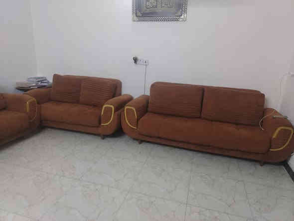 تخم عشر مقاعد تركي نظيف سرير ومخزن ٥٥٠ مكان زيونه اتصال *********** مع طبلات
