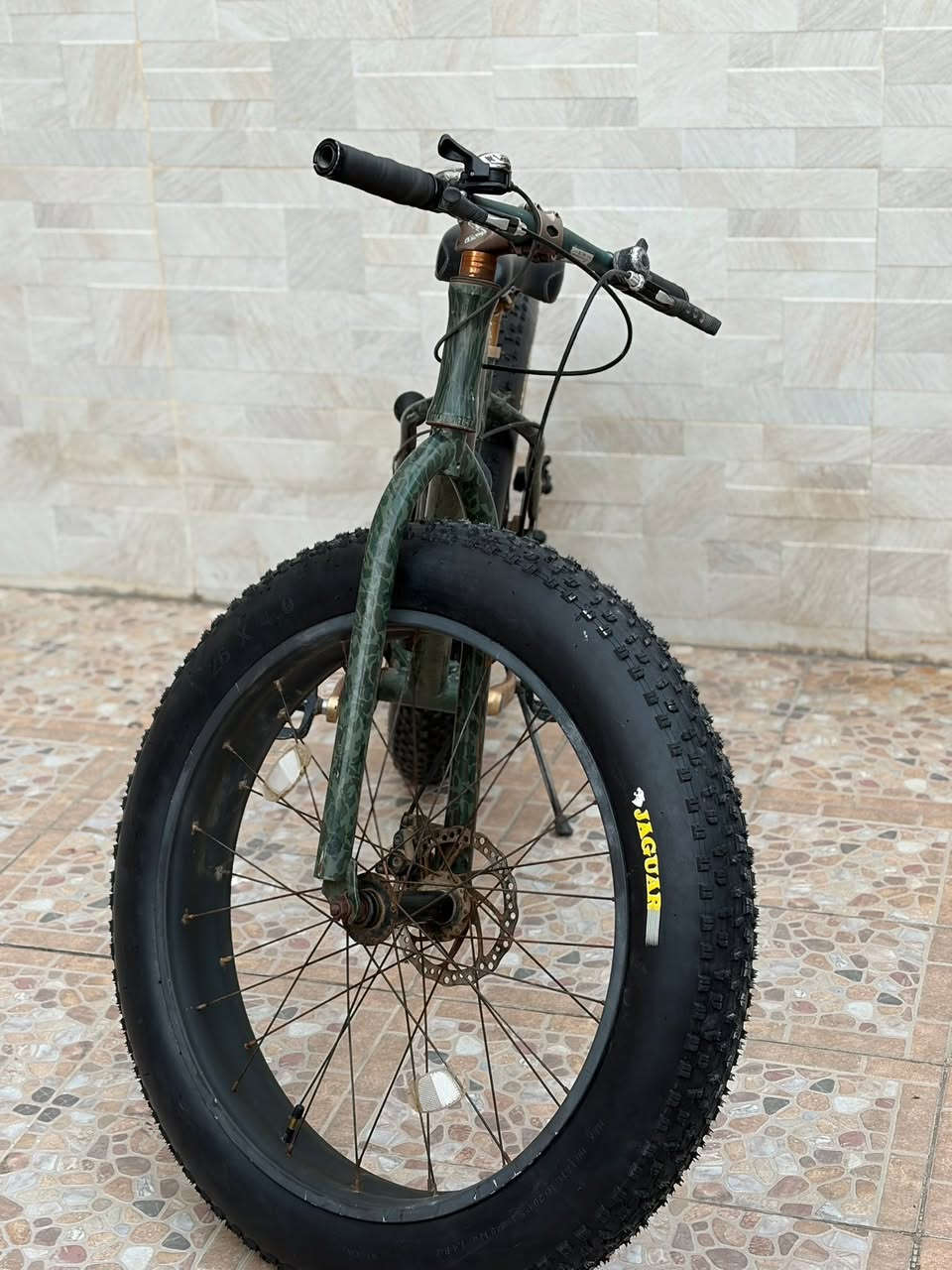 بايسكل جبلي قياس 26  Fat Bike ماركة كاصه مـטּ امريكا ب375$ وما مستخدم متروك تايرات جدد زنجيل جديد بي بداله ما اعرف شكم سرعه ناسي للبيع بب275الف وبي مجال بسيط اذا ما تفتهم بيهم ୪ تعبني رجائا عنواني البصره الجنينه قرب سوق الجنينه متواجد واتس ***********
