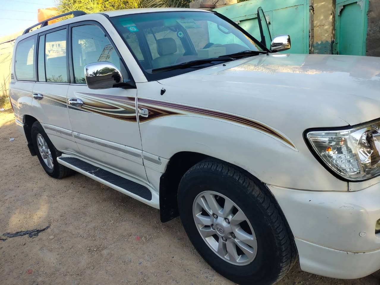 لاندكروزر موديل 2000 رقم واسط تحويل مباشر موجوده بواسط شاشه كهربائيات حداديه  كله جديد ما نقصهه شي مصبوغة حزام اثر جراد فول اوتوماتيك ثلاجه صغيره السعر 150 وبيه مجال 
***********
