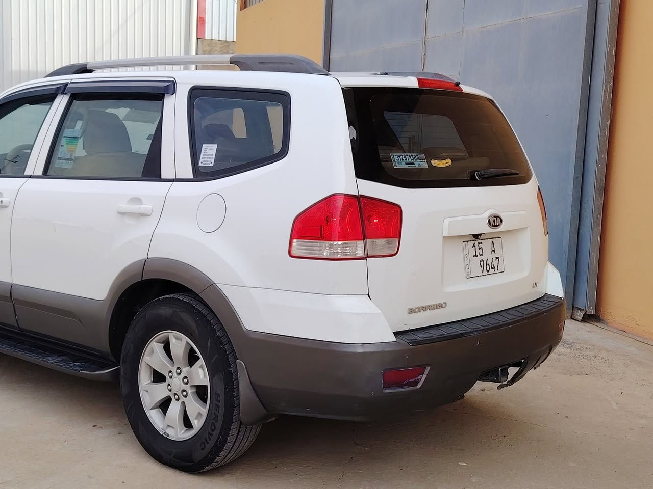 سلام عليكم للبيع او مراوس حسب لقناعه اعتذر لبيع بل أقساط ولوعده  ماهافي باريجو ٢٠٠٩صبغ جاملغ خلفي بدون دواخل  رقم جديد بأسامينا تحويلك بنفس ليوم بشرط رقم وسنويه وهزه جدد سياره كير  محرك صدر تبريد تخم تاير كفاله بدون اي نقص  مواصفاته أشاير بل مري مري كهرباء صندوك شفط تحكم جهتين شاشه بلاديه سياره بعد احله من صور وسعر ١١٨بيه مجال جدن بسيط حك جيه فقط مكانه رمادي شراي اتصل *********** رجائن لمو شراي لا يتصل
