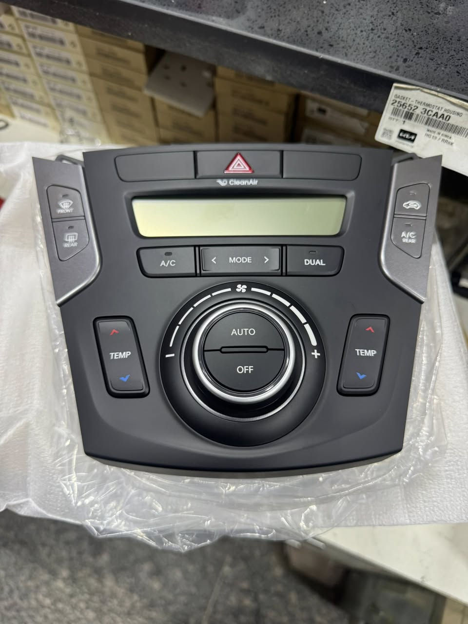 بسم الله الرحمن الرحيم 
كونترول تبريد 
سنتافي 2013 _2016 
اصلي وكاله 
متوفر لدى
مركز سيؤل الكوري 

يتوفر لدينا قطع غيار كافة انواع السيارات الكوري وارد امريكي.وارد خليجي 

رد للاستفسار والطلب الاتصال على الأرقام التاليه 
يوجد خدمة توصيل بغداد وجميع المحافظات 

***********  مركز سيؤول 2  - ساحة عدن
