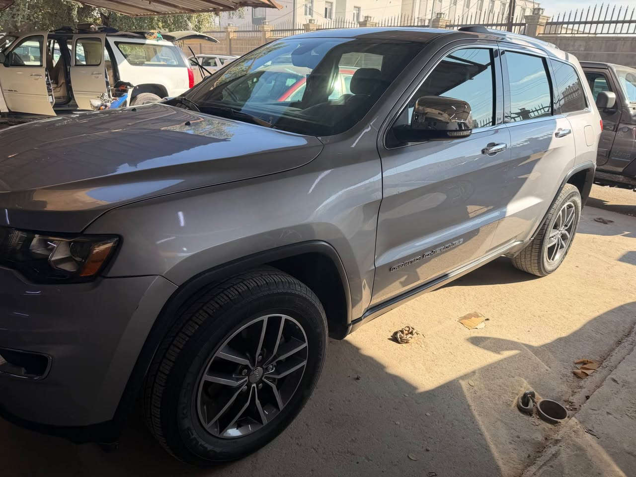 جيب كراند شيروكي لمتد 2018 فول عدا الفتحة بسعر 193$
رقم بغداد الدولي باسمي تحويل مباشر ..
محرك 6 سلندر 3600

سيارة جاهزة مابيها اي نقص شغل واطلع 
صبغ جاملغين امامية وبنيد صور الحادث بالمنشور 

السعر 193$ ورقة فقط ✅

مكاني بغداد الوزيرية للاستفسار *********** بغداد, العراق
