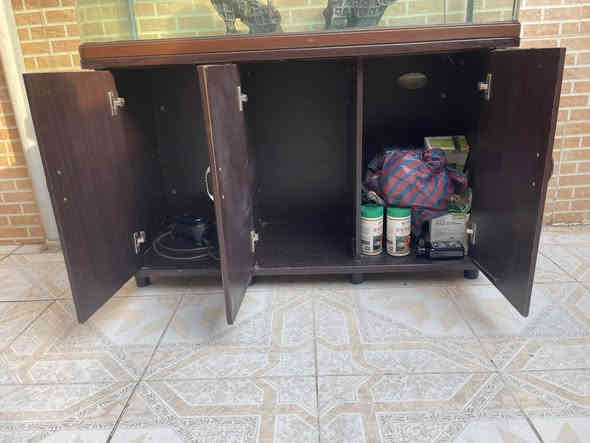 حوض سمك مع بوفيه وكامل المستلزمات 
قياس الحوض120x40x50 
بوفيات 3 
مستلزمات فلتر هيتر طعام وادويه للاسماك 
للمزيد من الاستفسار مراسله عالخاص *********** أربيل
