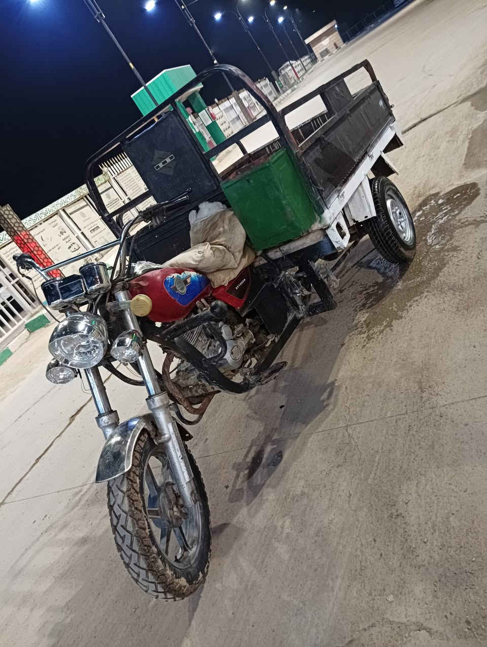 شباب سلام عليكم ستوته للبيع رقم وسنويه كربله شاصي شرط الكفاله مديل 2015 مكينه 25 كهربائيات كلها شغاله تخم تاير جديد  السعر 800 وبيها مجال للشراي مكاني بابل الجفل مكفوله من كلشي ***********
