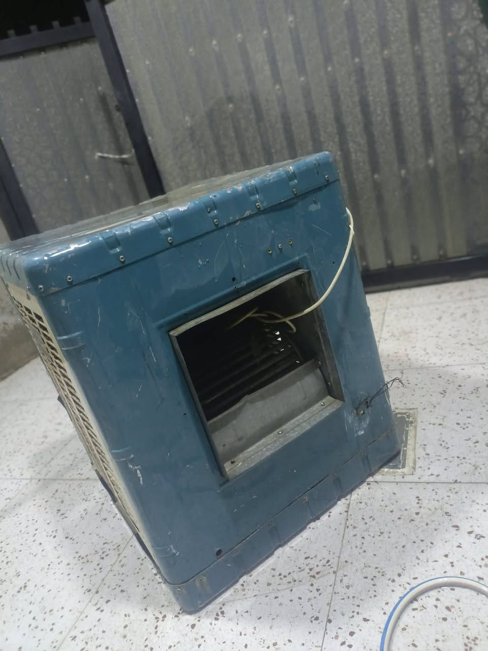 مبرده حجم ثنين ونص شغال ب٦٠ وبي مجال
***********
