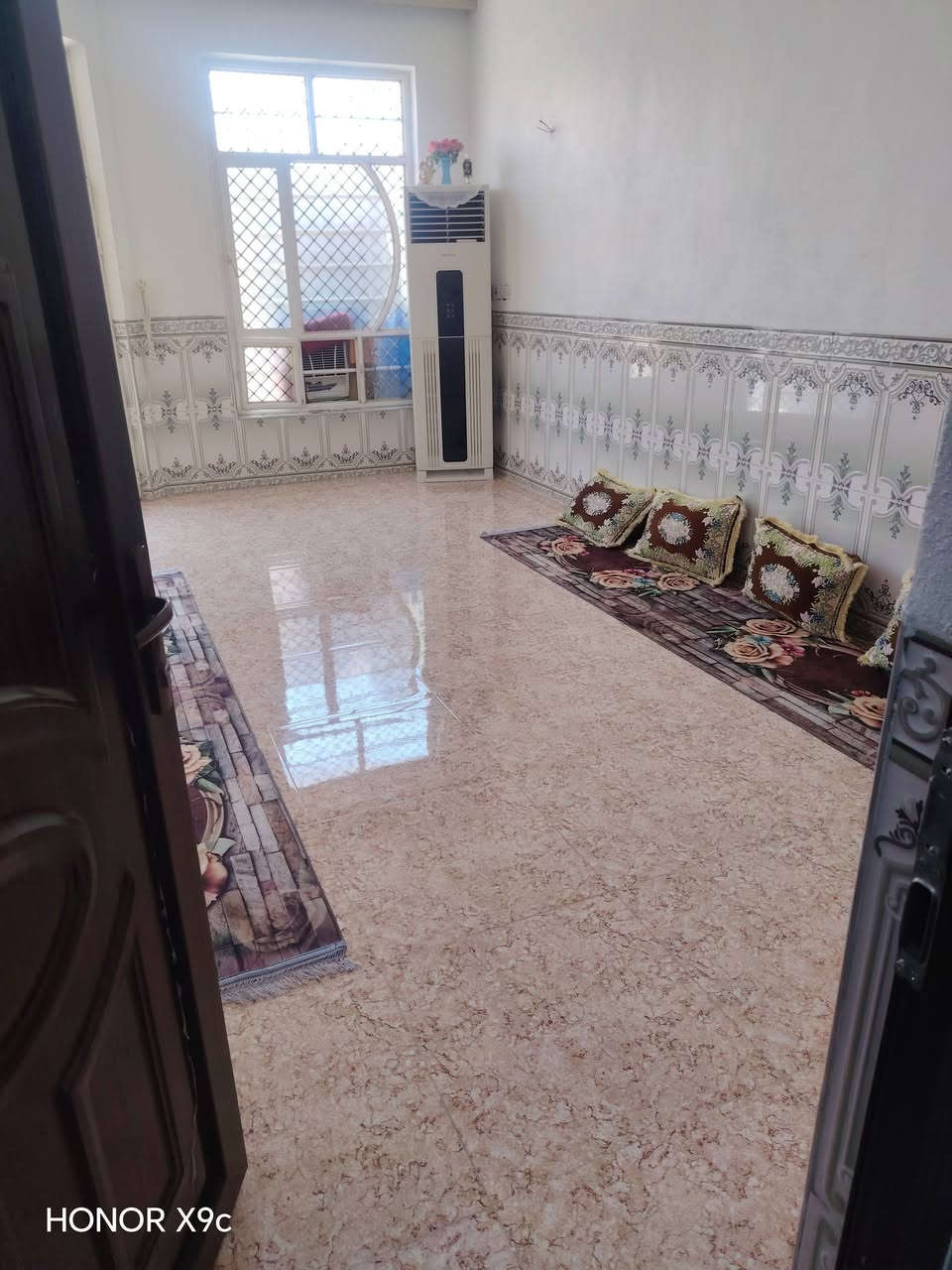 سلام عليكم مشتمل ١٢٥ متر لبيع فى الخالص حي شمر مجاور حي زهراء الإتصال على ***********
