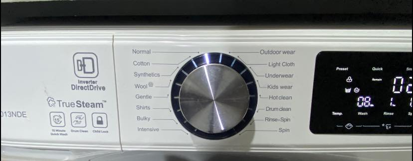 غسالة LG 13kg
نظيفة جدا وحديثة و كلها تشتغل بالشرط
شاشة لمس 
1400 دورة
تحكم بعدد البرامج للغسل 
انارة داخلية
نظام انفيرتر يعني اقتصادية متسحب كهرباء
غسل بالبخار
تحكم بمنسوب المياه وغيرها من المواصفات

ملاحظة داابيعها لان دااسافر

السعر ٤٠٠ الف
للتواصل ***********
الموقع اربيل
