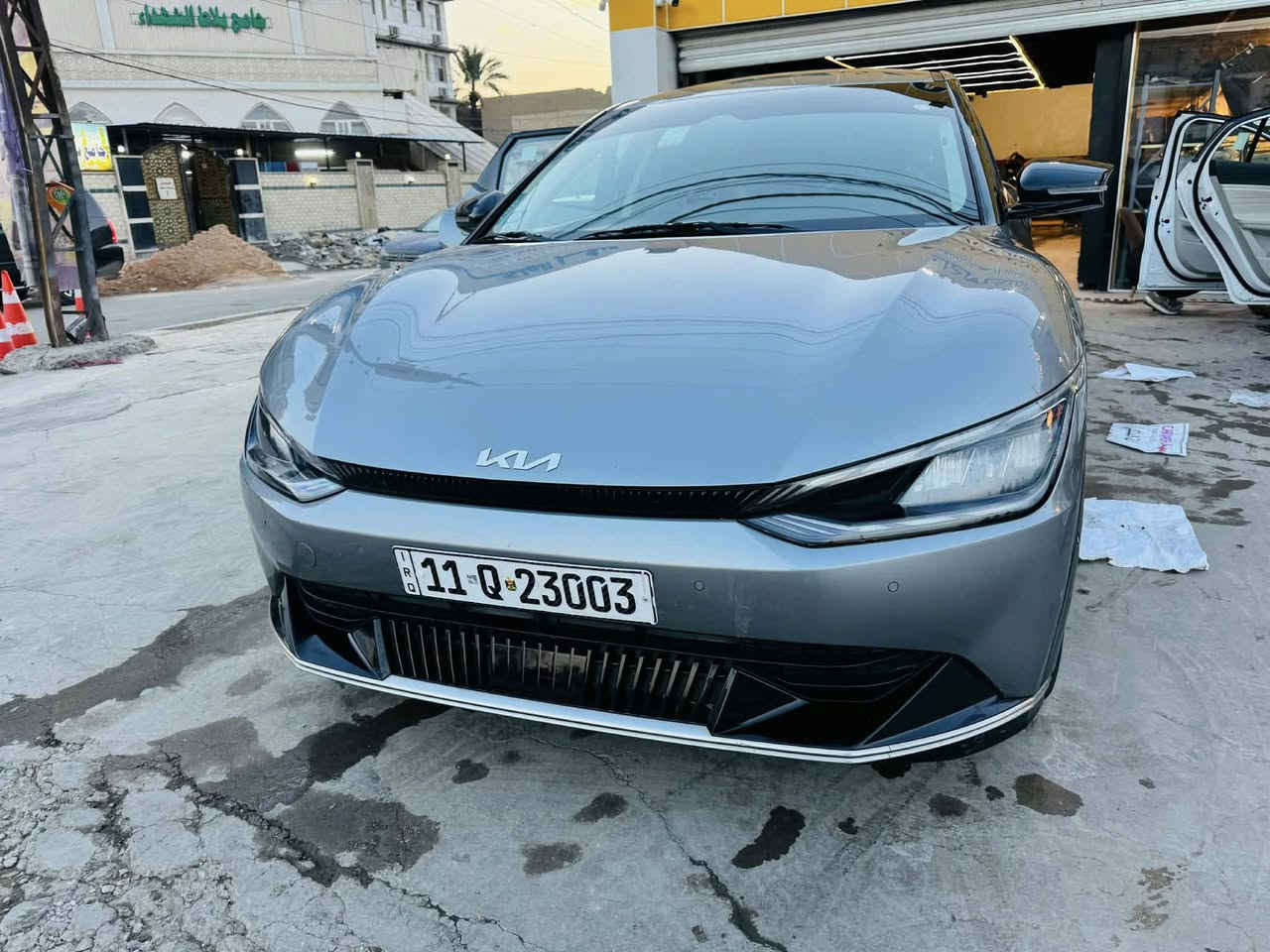 بسم الله
السلام عليكم كيا ايفي 6
موديل 23 
ماشيه 55 ألف كيلو متر 
حادث السياره جاملغ ايمن وبنيد بدون دواخل 
السياره جاهزه من كلشي 
السياره كهرباء بالكامل 
الشحنه الواحده تمشيك 600 كيلو متر 
الشاحنه موجوده وياه 
السياره فول مواصفات عده الفتحه 
كشنات كهرباء تدفئه تبريد 
وضعيات قياده تحديد مسار 
قفل سرعه 
قياده ذاتيه 
مري شفط 
السياره موجوده بغداد 
بسمي ثاني يوم تحويل 
السعر 157 
***********
وبيه واتساب 
بالخير على صاحب النصيب
