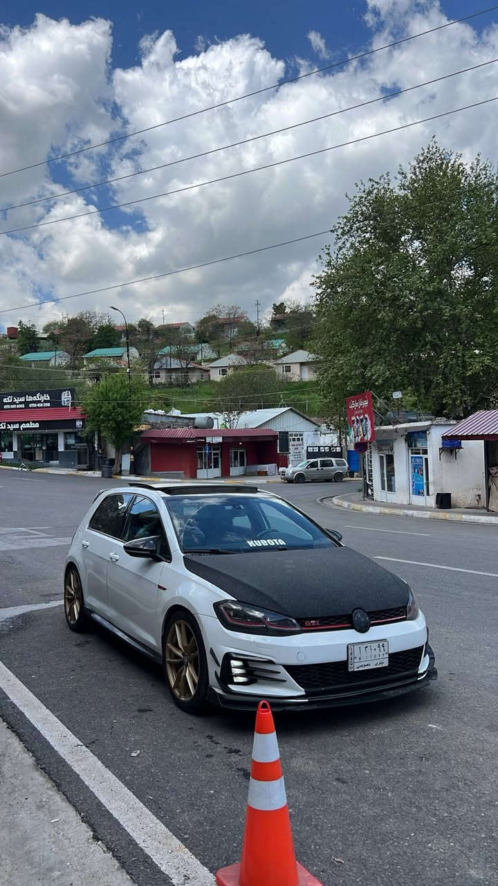 السيارة للبيع💸
كولف tsi محدث بالكامل مع الداخل gti 
2019 رقم نينوى حادث بسيط
للتفاصيل :
***********
