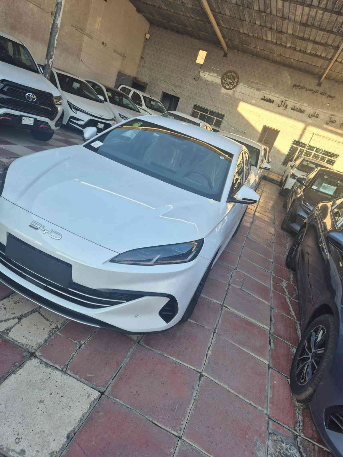 سلام عليكم وصول  BYD سيل 6  لشركة طريق الفخامة
🚗 للبيع – BYD سيل 6
✨ اللون: سماوي و ابيض و بيجي 
📍 الموقع: بغداد – البياع – الشارع الثالث

🔹 مواصفات السيارة:

تصميم حديث وأنيق

محرك اقتصادي وهادئ

داخلية فاخرة ومقاعد مريحة 😌 

شاشة معلومات كبيرة مع أنظمة ملاحة

نظام تكييف 

حساسات خلفية وكاميرا رجوع

إنارة LED أمامية وخلفية

💰 السعر: 21,500,000 دينار عراقي فقط
📞 للاستفسار: ***********
