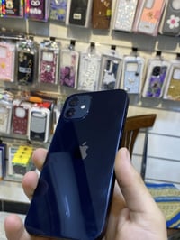 ايفون ١٢  بطاريه ٨٢ ذاكره ١٢٨ جهاز بلادي مامفتوح  بي فطور بشاشه موضحه ...