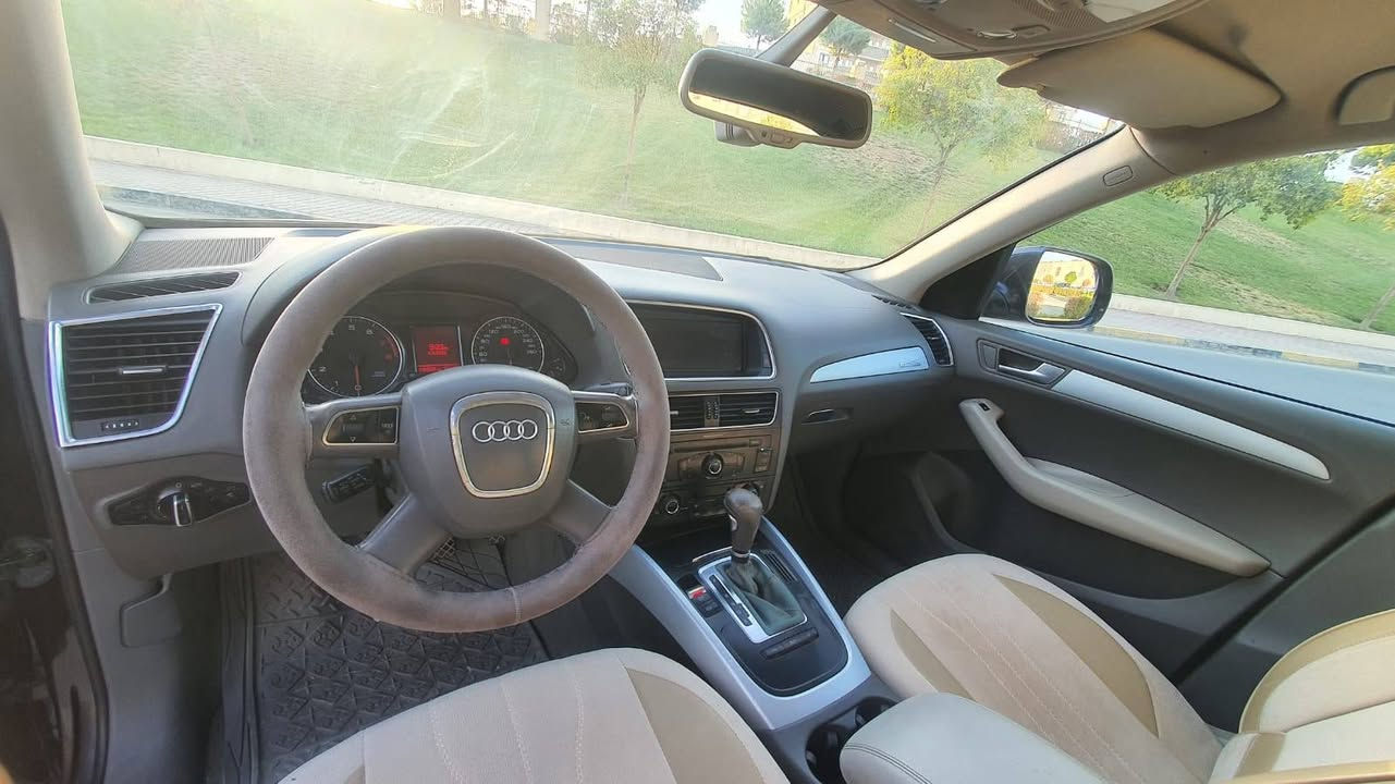 Audi Q5 quttro  2011
بێ بۆیاخ 
سعر 93 ورقە  
***********
دەبڵ ئەکسل و و فول مواسەفات جگە لە سلاید
بەناوی خۆمەوەیە بێ کێشەیە 
کارەبیای و تەبرید و گەرمی و هەموی بەشەرت 

مكاني سليمانية 
سيارة باسمي تحويل وكالة مباشر
*******************
الموديل : 2011 
مواصفات كواترو يعني دبل اكسل
محرك 4 سلندر ٢٠ تيربو (tfsi
 ***************
سيارة مكفولة من صبغ 

******************
مواصفات
Gps
شاشة اندرويد
ماشي ١٣٠ ميل
كاميرا  
بريك بصمة
كشنات جلد
تحكم ستيرن كامل 
تبريد  قطعتين مركزي
سلاجة
حساسات  أمامي وخلفي
نظام أوتو هولد 
تحكم مقاعد كهرباء
تحكم زجاج كهربائي
سنتر لوك
مشغل أسطوانات (CD) 
مدخل AUX و USB 
مصابيح ليد
مرايا كهربائية
بردات خلفي بلادي
مثبت سرعة
مانع إنزلاق
بلوتوث
07702️⃣1️⃣7️⃣5️⃣4️⃣8️⃣8️⃣ السليمانية, العراق
