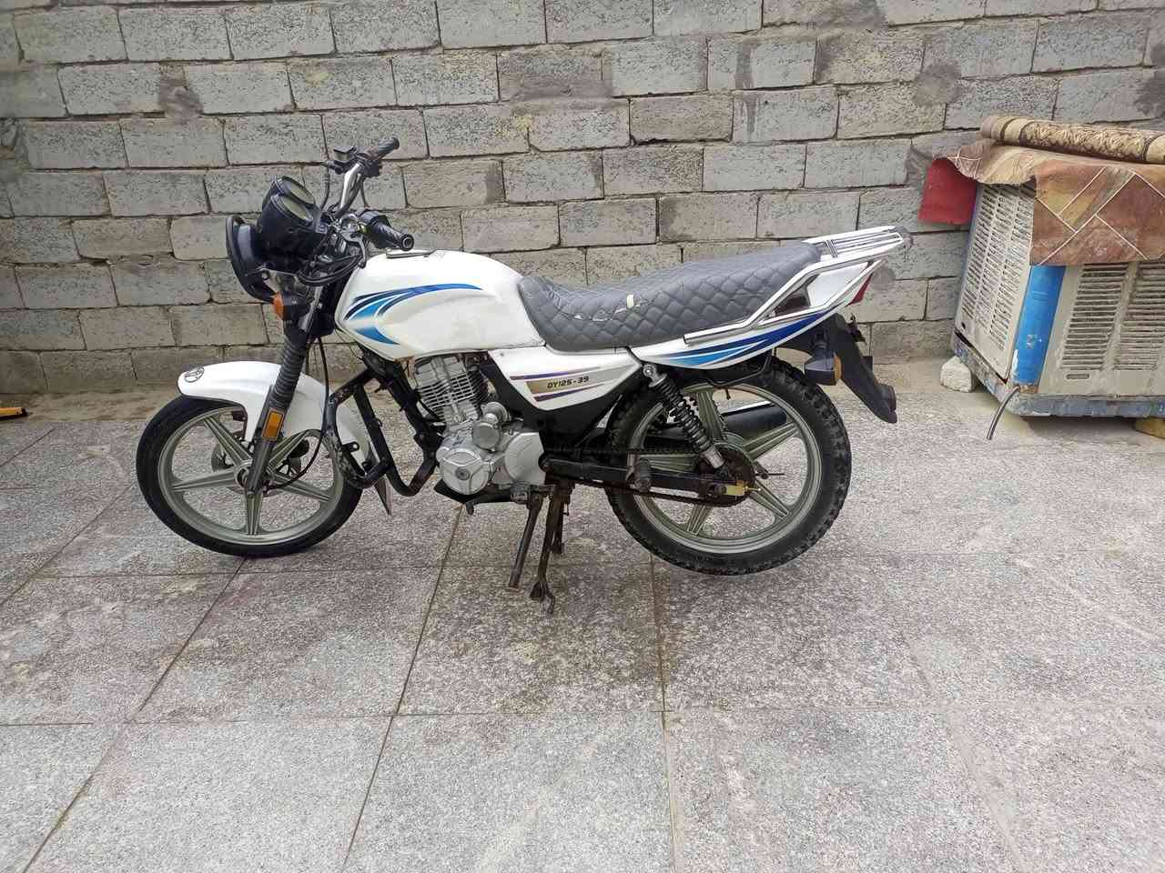 السلام عليكم دايوان عظم 22بدون اوراق محرك نظيف كهربائيات شغاله عنوان قضاء الهاشمية  السعر 650وبيها مجال للشراي ***********
