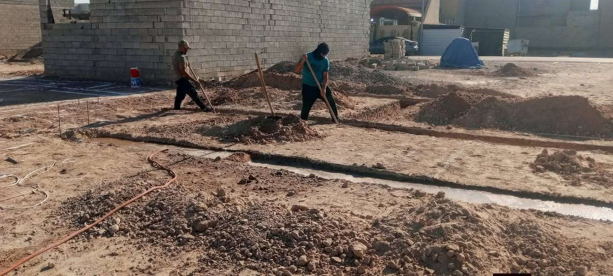 السلام عليكم يوجد كادر عمل 
حفر اساس +تسليح+صب اساس
تفليش ارضيه
 صب ارضيه
لبخ بتلو+  فلانكوت
دفن بتلو
انسب الاسعار الاستفسار على هاذ الرقم ***********
