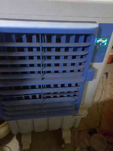 من رخصة الادمن 
مبردات عدد4 وكونفيرات عدد2 كلهم عل. الفحص وميز حديد كلهم السعر250الف 
حله شارع 60
***********
***********
