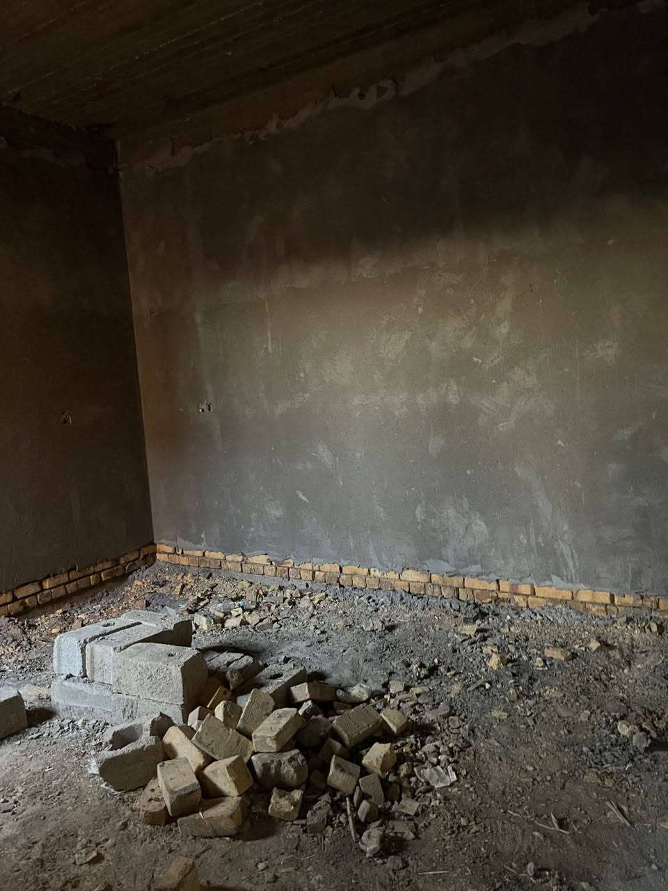 ✨ فرصة ذهبية لامتلاك بيت أحلامك في موقع مميز ✨
هل تبحث عن الراحة، المساحة، والموقع المثالي؟ الآن بين يديك عرض مميز لا يتكرر 🔥
🏡 تفاصيل العقار:
المساحة: 200 متر مربع
بناء حديث ومتين بتصميم أنيق
البيت ملبوخ بالكامل 
يتكون من:
غرفتين مريحتين 🛏️
صالة 
هول أنيق
مطبخ عملي
صحيات داخلية وخارجية 🚿
غرفة استقبال جميلة للضيوف
كراج واسع  🚗
📍 الموقع:
كاع الدبوس – قرب سيطرة أم العباس
منطقة هادئة وقريبة من الخدمات والأسواق
📜 نوع الملكية:
طابو أسهم سند 25

📞 للاستفسار والتواصل:
***********
🌟 لا تضيع الفرصة، بيتك المثالي بانتظارك الآن! 🌟
