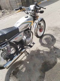 موديل 2025خمسه كير بس سلف مابيه هاذه الحديث بيه بس الهندر يضرب هاف او ...